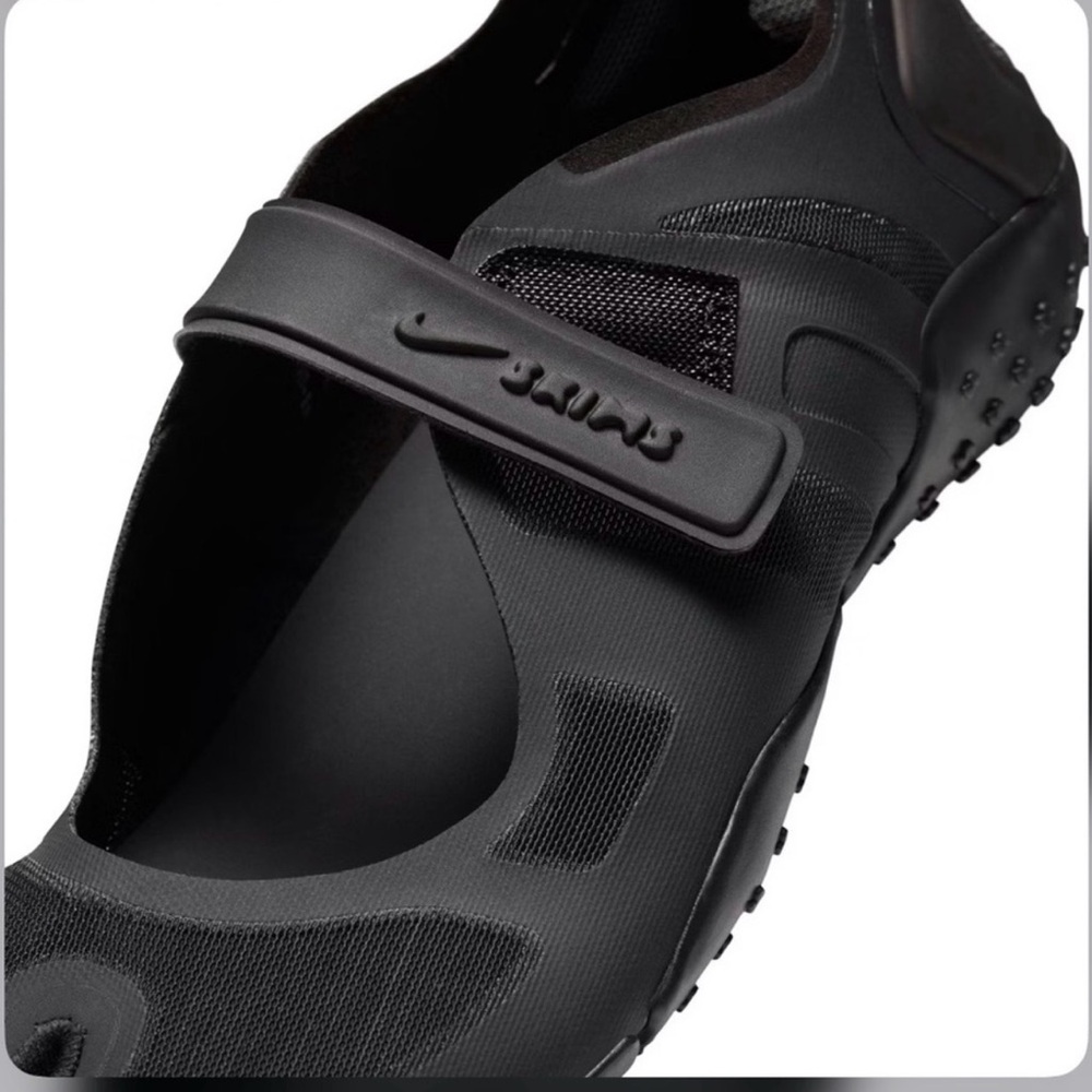 NikeSKIMS Footwear Mesh Rift Sneaker size 8 black - Picture 2 of 8